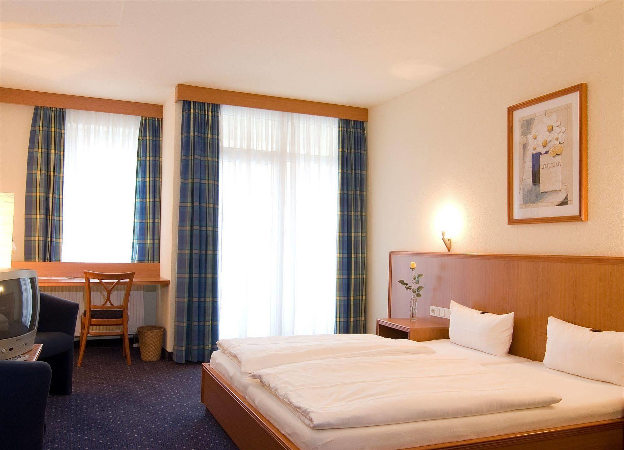 Hotel Kempf Dirmstein Exteriör bild