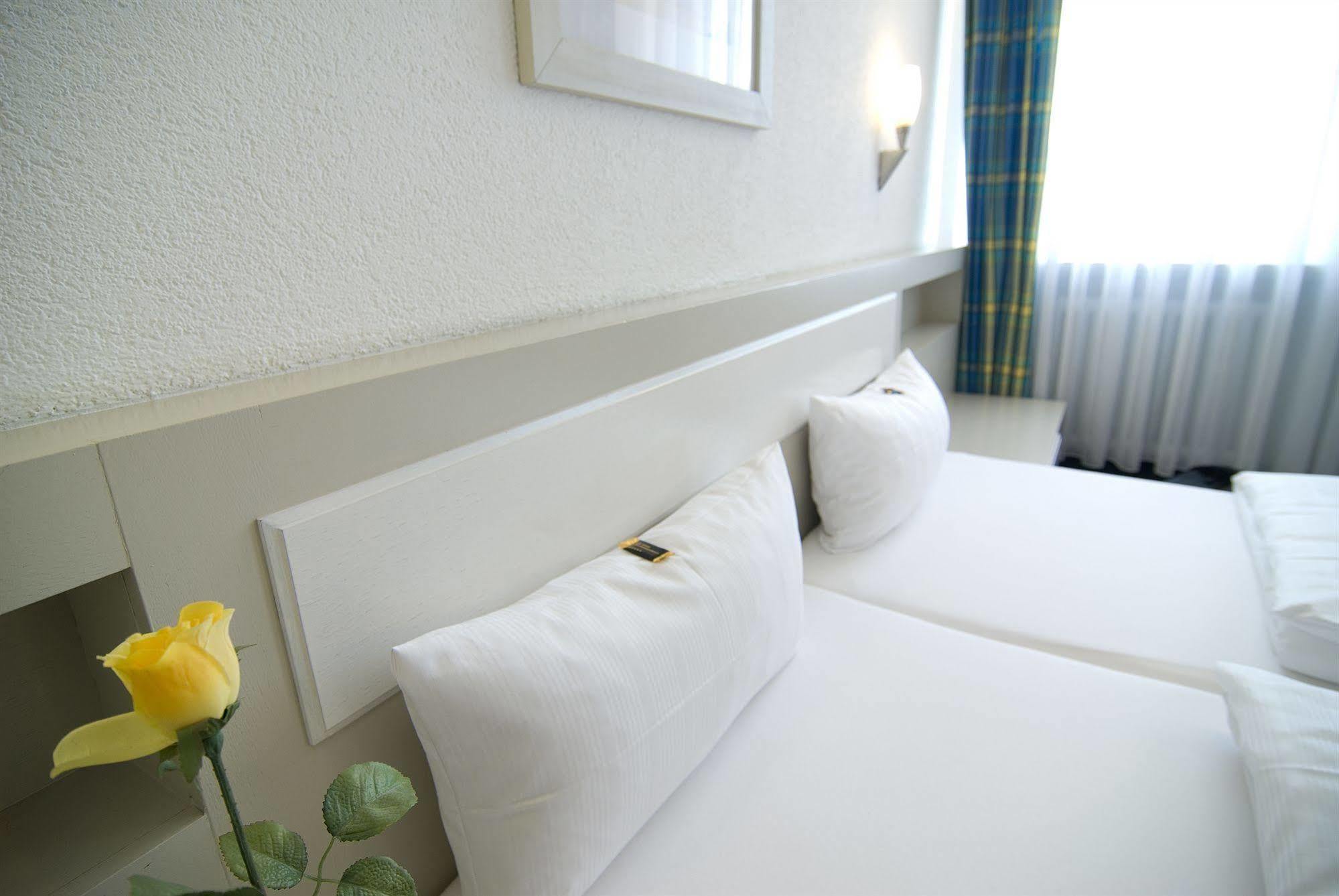 Hotel Kempf Dirmstein Exteriör bild